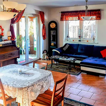 2 Bedroom Stunning In Ferienhaus Bruenlos
